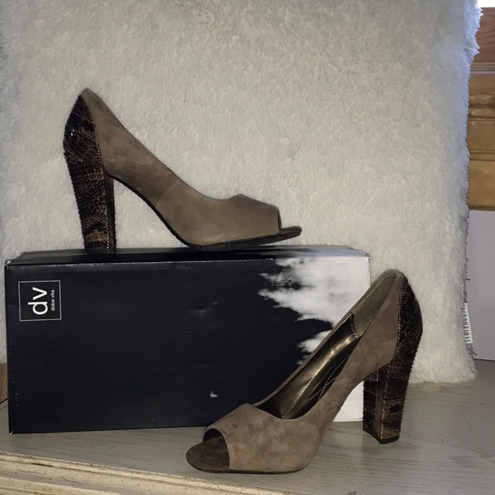Andrew Geller Open Toe suede pump w/ Croc detail
